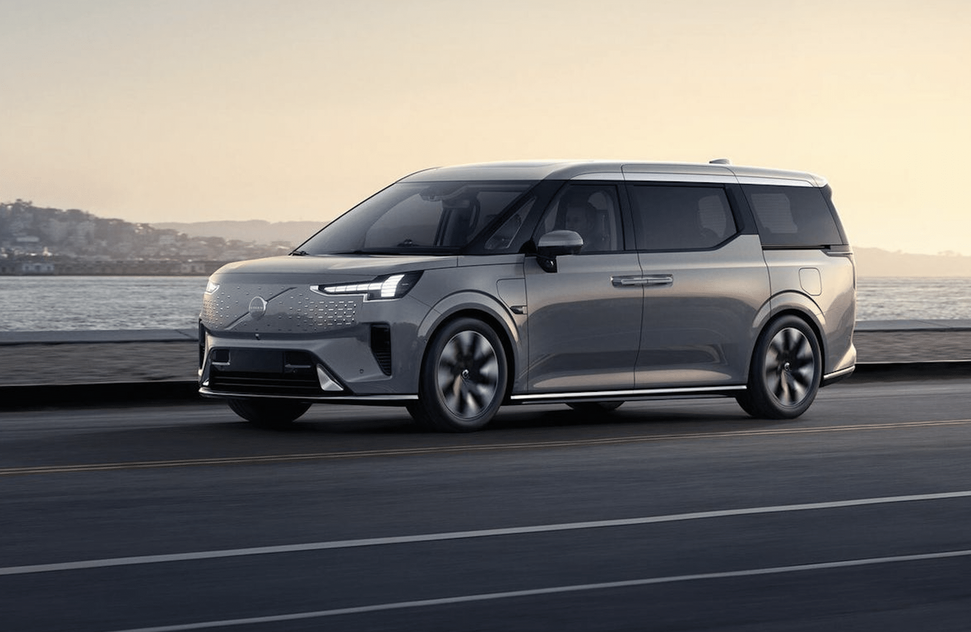 Volvo EM90 jako plug-in hybrid? Patentové obrázky odhalují možné překvapení